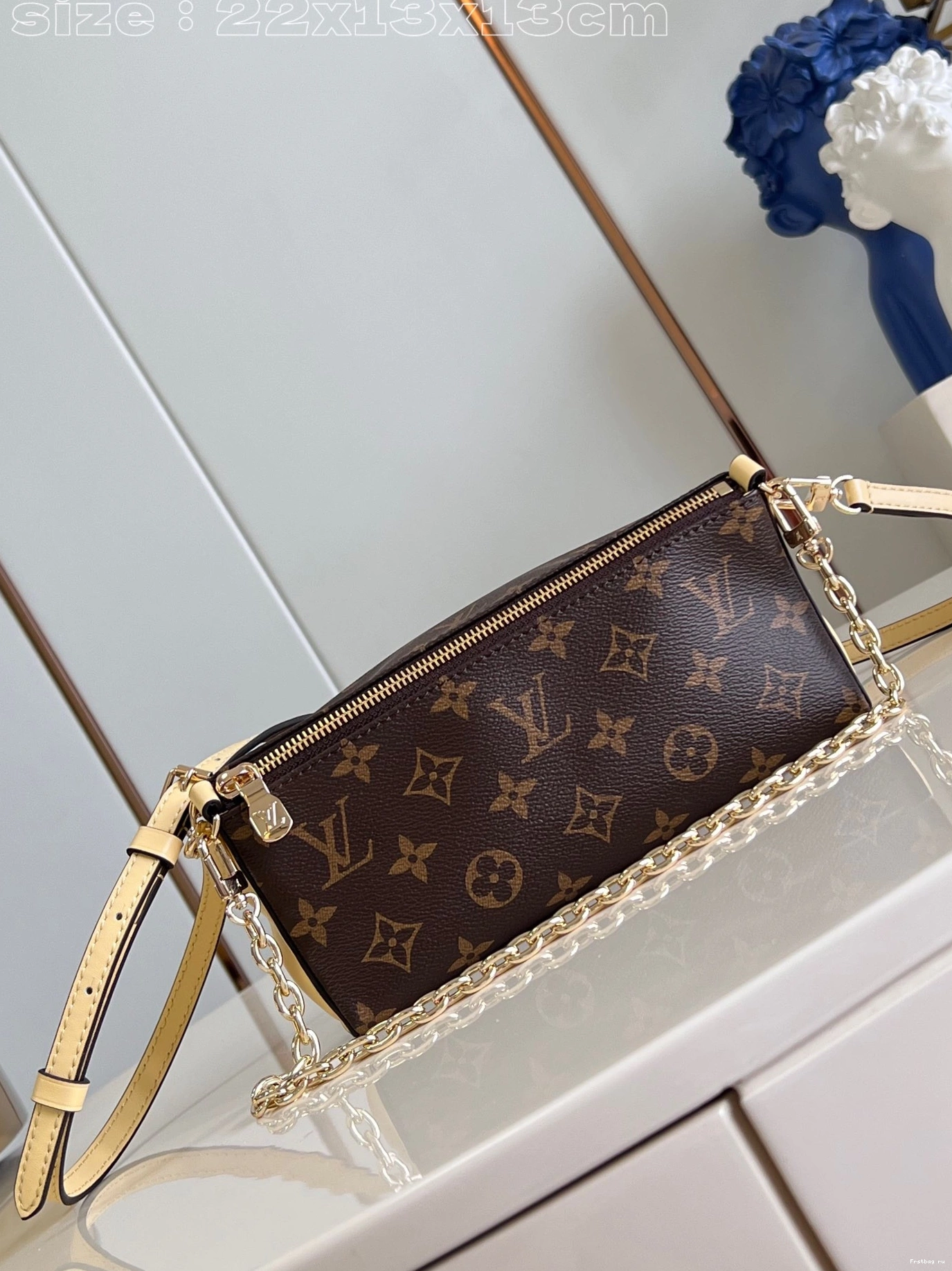 First bag ru VUITTON Bloom Pouch-22.5*13*13CM LOUIS 0807